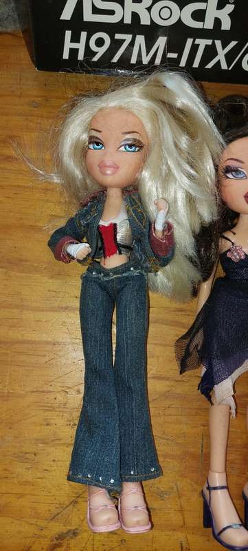 2x Bratz Dolls