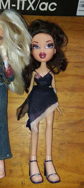 2x Bratz Dolls
