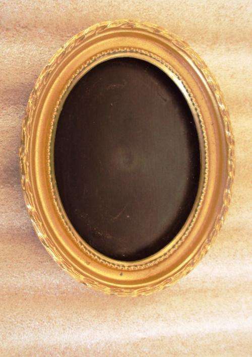 GOLDEN FRAME        good buy.special.bargain
