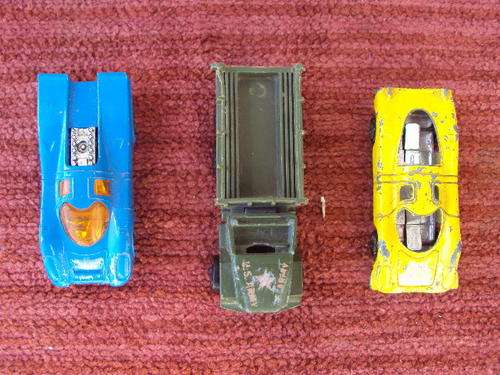 3 DINKY TOY CARS - PORSCHE 917 x2 AND ARMY TRUCK-tos-child-play-collectable