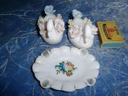 Lot of 3 items (small ashtray & 2 swans)