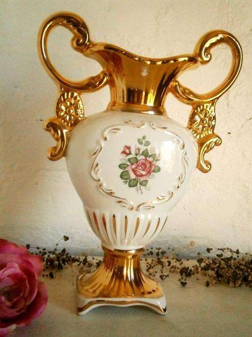 Exquisite Vase: Made in Italy - Height: 34cm