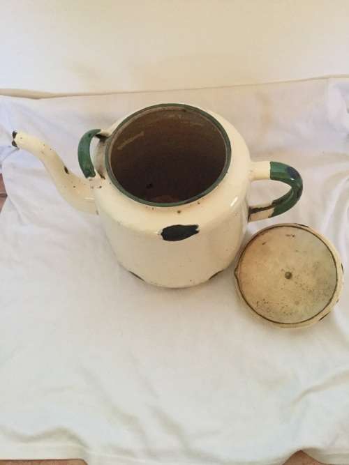 Vintage enamel tea pot with lid