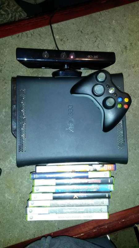 --chipped-- XBOX 360 KINECT COMBO DEAL!!!!