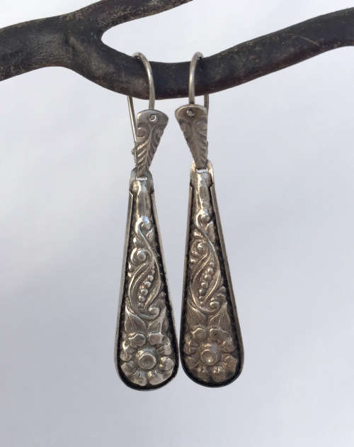 Vintage Floral Embossed Tear-Drop Earrings * Silver 835