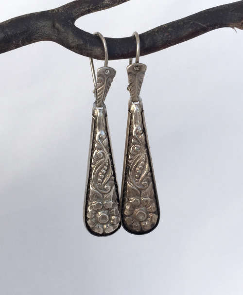 Vintage Floral Embossed Tear-Drop Earrings * Silver 835