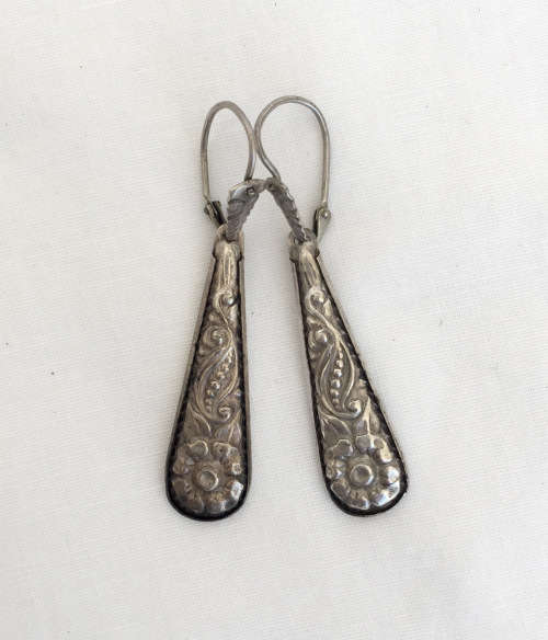 Vintage Floral Embossed Tear-Drop Earrings * Silver 835