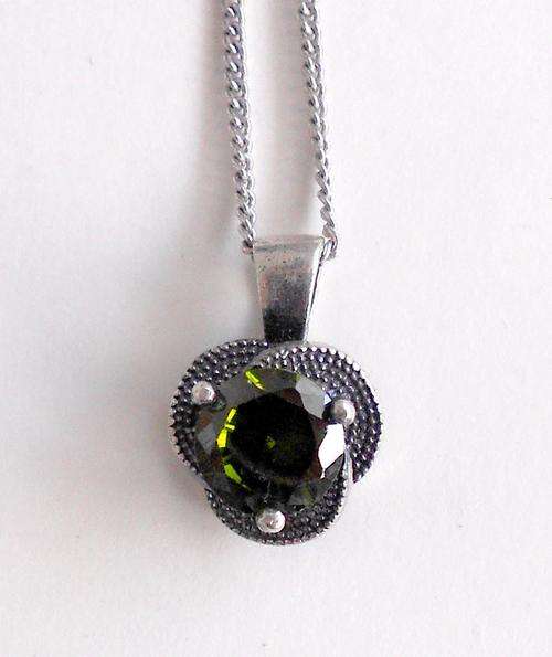 Very Old Necklace with Green Gemstone Pendant * 925 Silver *excellent condition