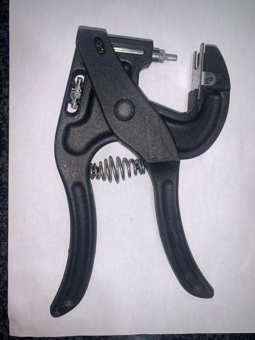 Milborrow Ear Tag Applicator (2 Stud Sizes)