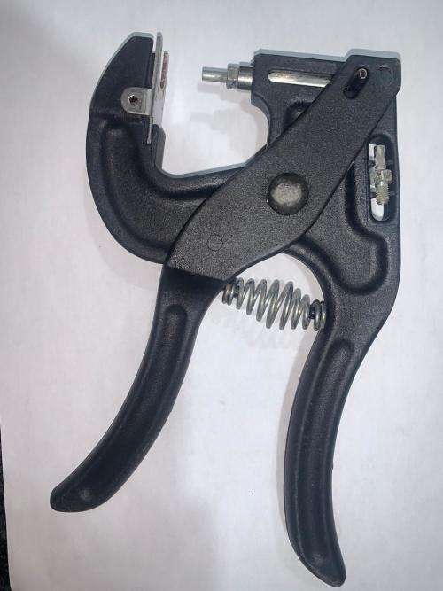 Milborrow Ear Tag Applicator (2 Stud Sizes)