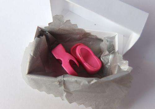 barbie flip-flop shoe pink