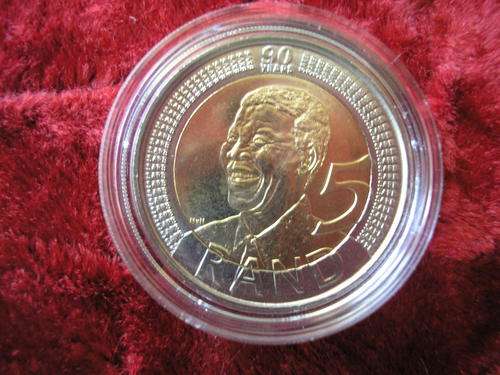****** UNCIRCULATED!!!! ****** 2008 MANDELA R5 COIN IN CAPSULE.