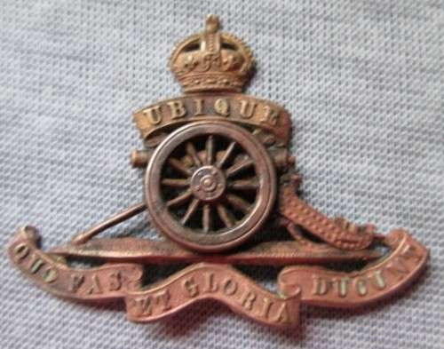 Royal Artillery Cap Pin Badge Ubique Quo Fas Et Gloria Ducunt