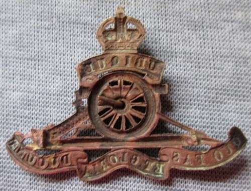 Royal Artillery Cap Pin Badge Ubique Quo Fas Et Gloria Ducunt