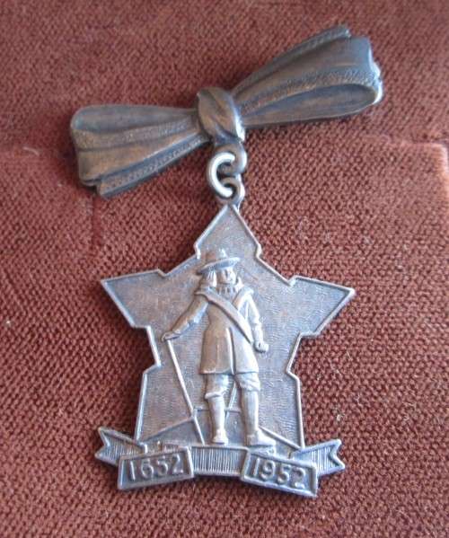 VAN RIEBEECK 1652-1952 COMMEMORATIVE FESTIVAL BROOCH (STERLING SILVER)