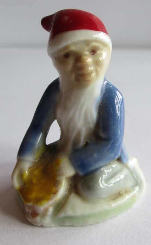 WADE LEPRECHAUN LUCKY FAIRY FOLK CROCK O' GOLD 1960 SECOND VERSION (SEE DESCRIPTION)