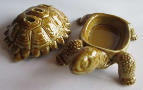 WADE TORTOISE THE TORTOISE FAMILY 1958-1988 FULL BACK (SEE DESCRIPTION)