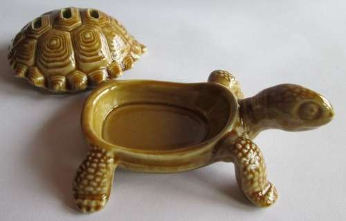 WADE TORTOISE THE TORTOISE FAMILY 1958-1988 FULL BACK (SEE DESCRIPTION)