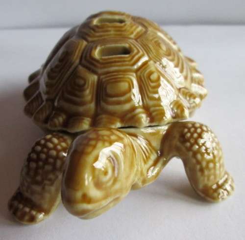 WADE TORTOISE THE TORTOISE FAMILY 1958-1988 FULL BACK (SEE DESCRIPTION)