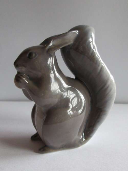 ROYAL COPENHAGEN SQUIRREL #982 DENMARK FIGURINE (SEE DESCRIPTION)