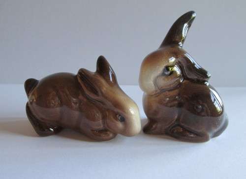 BROWN BUNNY FIGURINES (SEE DESCRIPTION - SET)