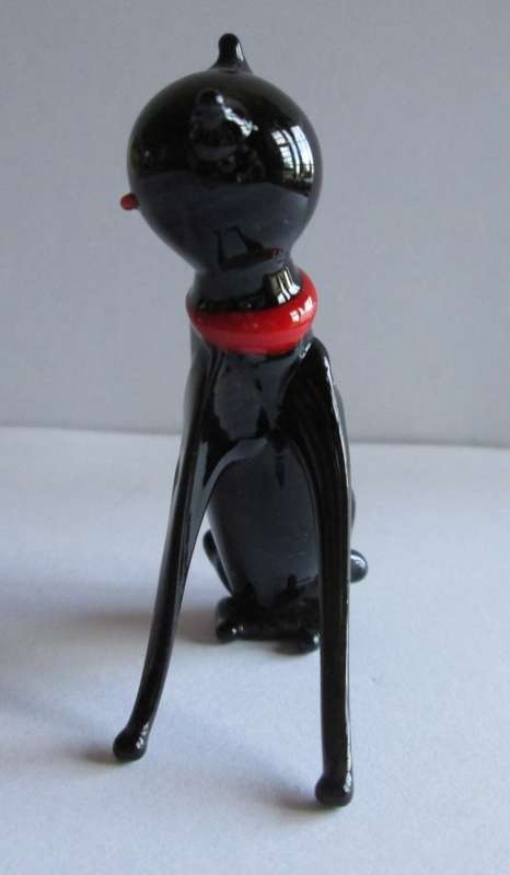 GLASS BLACK CAT FIGURINE (SEE DESCRIPTION)