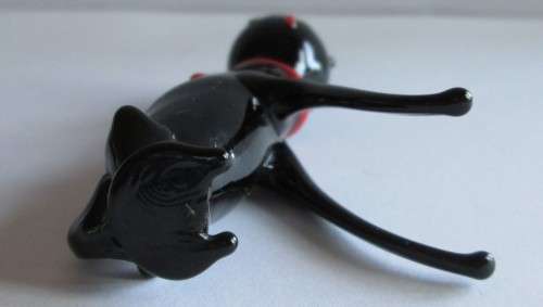 GLASS BLACK CAT FIGURINE (SEE DESCRIPTION)