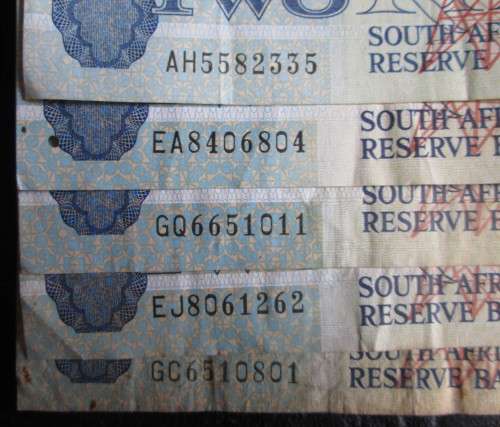 TWO RANDS SOUTH AFRICA NOTES x69 (LOT)