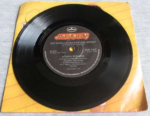DONNA SUMMER - SHE WORKS HARD FOR THE MONEY 1983 (TOPS 1443) 45 RPM RECORD