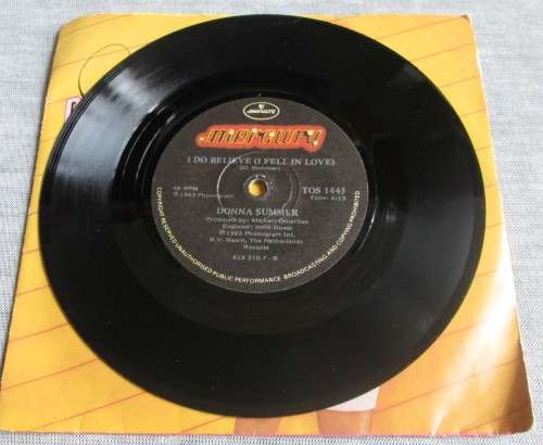 DONNA SUMMER - SHE WORKS HARD FOR THE MONEY 1983 (TOPS 1443) 45 RPM RECORD