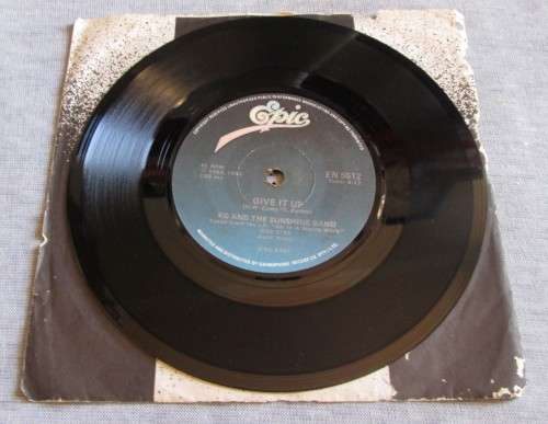 KC ANDTHE SUNSHINE BAND - 1982 GIVE IT UP / ON THE ONE EN 5512 - SM/85