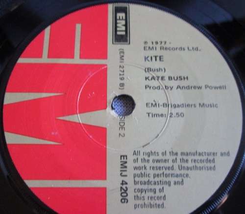 KATE BUSH - 1977 WUTHERING HEIGHTS/KITE (EMIJ 4206) 45 RPM RECORD - A3466