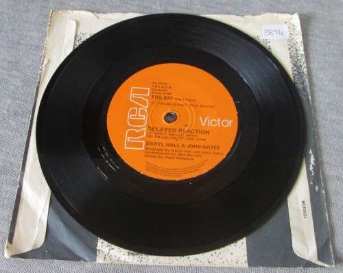 DARYL HALL AND JOHN OATES - MANEATER (TRS 437) 45 RPM RECORD