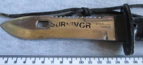 SURVIVAL KNIFE WITH SLINGSHOT / COMPASS AND MEDIC TUBE