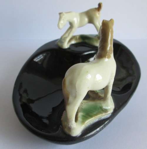 WADE MARE AND COLT PIN DISH FIRST WHIMSIES DERIVATIVES 1963 (SEE DESCRIPTION)