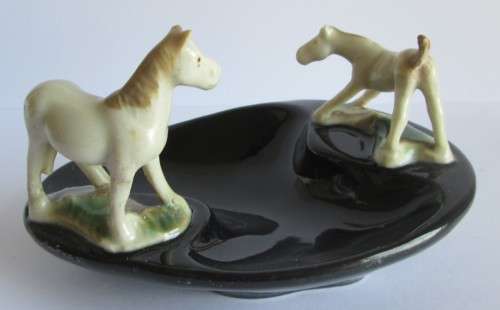 WADE MARE AND COLT PIN DISH FIRST WHIMSIES DERIVATIVES 1963 (SEE DESCRIPTION)