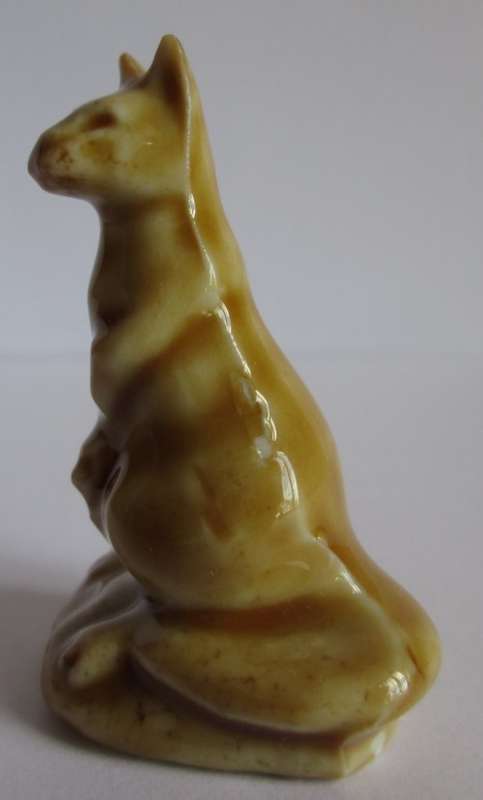 WADE KANGAROO FIGURINE MISCELLANEOUS MODELS 1989 ISSUE (SEE DESCRIPTION)