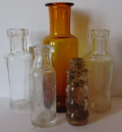ASSORTED SMALL GLASS BOTTLES (LOT) - A69