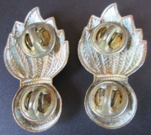 ROYAL ARTILLERY COLLAR BADGES x2 - RAK130