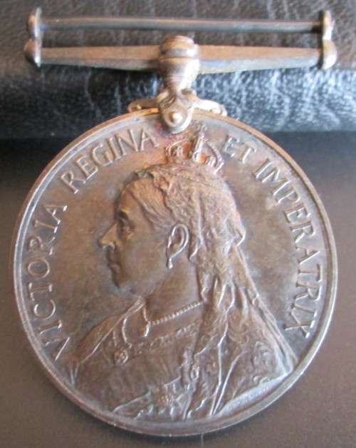 QUEEN VICTORIA SOUTH AFRICA No 28451 PTE. T. SANTON RAND RIFLES MEDAL - RAK 381