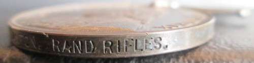 QUEEN VICTORIA SOUTH AFRICA No 28451 PTE. T. SANTON RAND RIFLES MEDAL - RAK 381