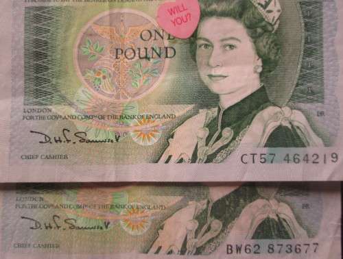 ONE POUND ENGLAND BANKNOTES x2 - RAK6