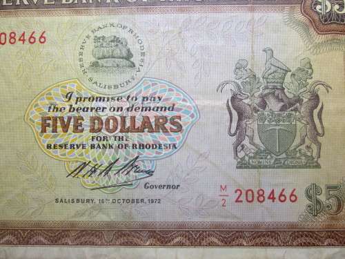 5 DOLLAR 1972 RESERVE BANK OF RHODESIA SERIAL No M2 208466 WATERMARK CECIL RHODES - RAKN/73