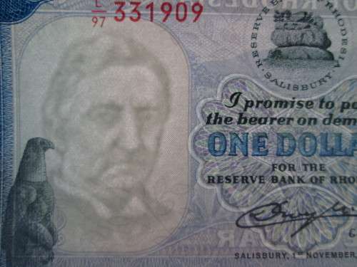 ONE DOLLAR 1976 RESERVE BANK OF RHODESIA SERIAL No L97 331909 WATERMARK CECIL RHODES - RAKN/139