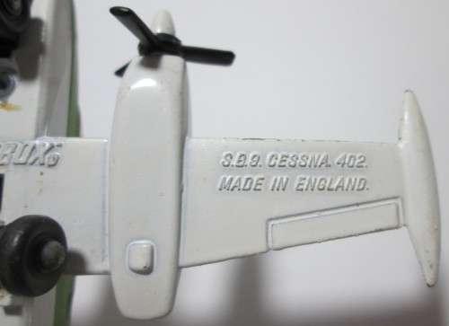 1974 CESSNA 402 SB9 AIRCRAFT MATCHBOX - RAKV/33