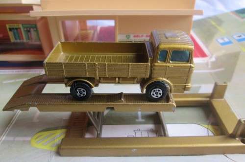 1970 SERVICE STATION FORECOURT MADE IN ENGLAND LESNEY - RAKV/5