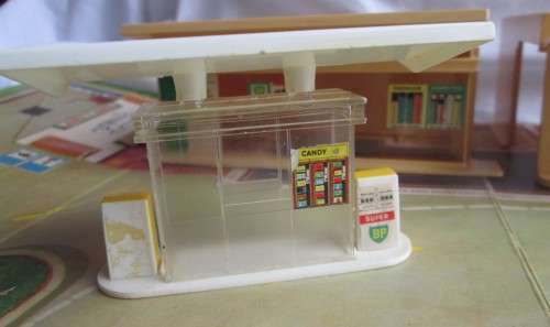 1970 SERVICE STATION FORECOURT MADE IN ENGLAND LESNEY - RAKV/5
