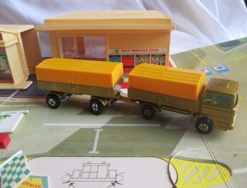 1970 SERVICE STATION FORECOURT MADE IN ENGLAND LESNEY - RAKV/5