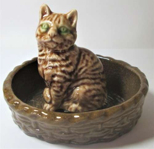 Tabby Cat with Basket 1974 to 1981 The Wade Cat and Puppie Dishes