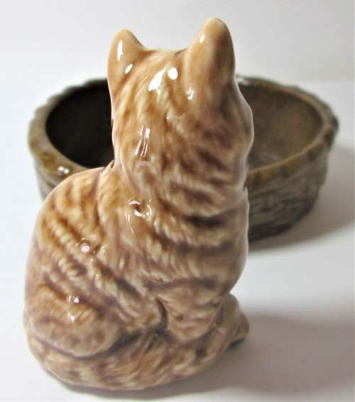 Tabby Cat with Basket 1974 to 1981 The Wade Cat and Puppie Dishes